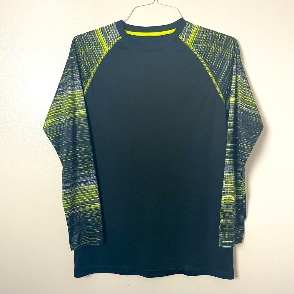 Spyder Long Sleeve Crewneck T-Shirt  Estimated Size: Men’s Medium (No Tag)